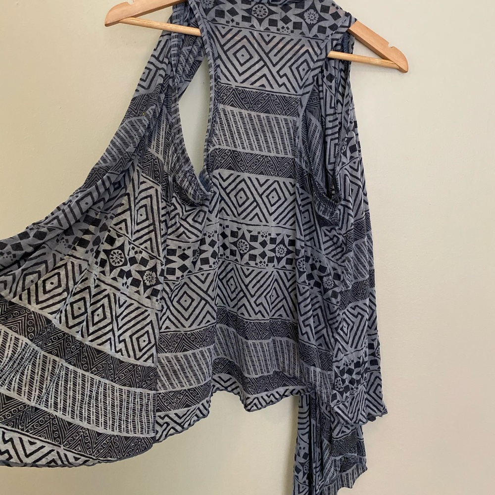 Cover up/ vest